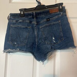Wrangler Blue Jean Shorts Distressed Cut-Off Style